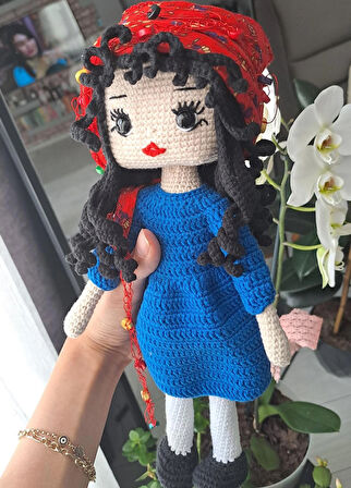 Amigurumi Türkan Şoray Al Yazmalım Yeşilçam Örgü Bebek