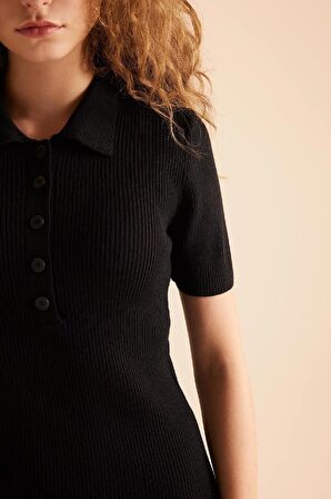 DeFacto Fitted Polo Yaka Kısa Kollu Yırtmaçlı Midi Triko Elbise D4914AXNSBK27