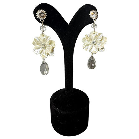 Uretti - İREM 3914 9923 Beyaz Çiçek ve Taş Detaylı Uzun Küpe