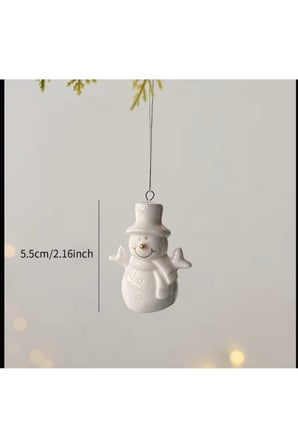 Porselen Kardan Adam Yılbaşı Ağaç Süsü – Dekoratif Seramik Yılbaşı Süsü (5.5 cm)