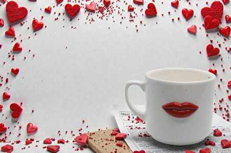 3D Kırmızı Dudak Kabartmalı Romantik Seramik Kupa - Sevgililer Günü ve Yıl Dönümü İçin Özel Tasarım Hediye - Yeni Yıl Hediyesi