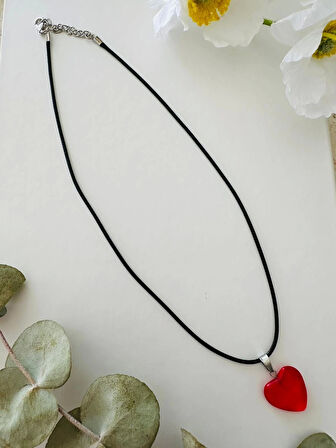 Kırmızı Kalp Kolye – Siyah İpli El Yapımı Tasarım