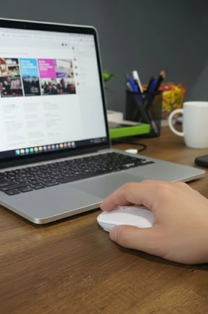 İpek Yıldızı® Beyaz Renkli Ergonomik Sessiz Kablosuz Mouse – USB Alıcılı, Ofis ve Oyun İçin Konforlu Bilgisayar Faresi MS6310
