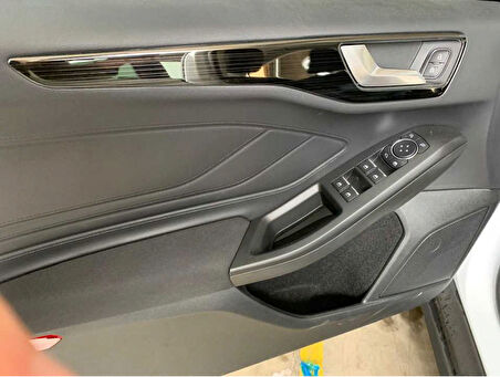 Ford Focus 2019+ Kapı Döşeme Kaplama Titanyum Siyah