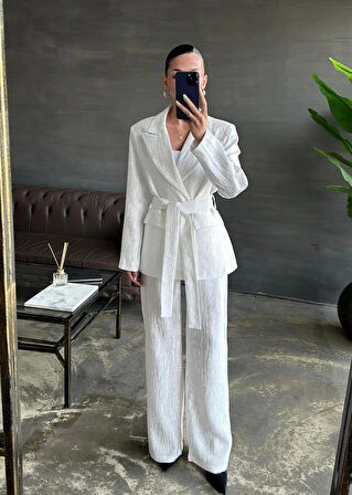Ekru Beli Kuşaklı Ceket Ve Pantolon Parlak Takım