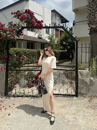 Kısa Kollu Uzun Yandan Yırtmaçlı Elbise  Beyaz