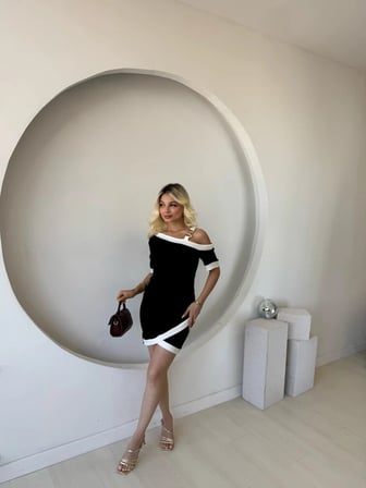 Kadın Kısa Kollu Asimetrik Kesim Yaka şerit Ve Aksesuar Detaylı odal Elbise