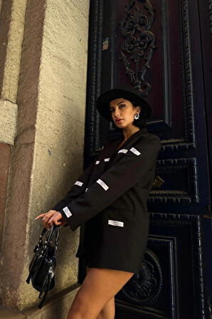 iyah Etiket Detaylı Ceket