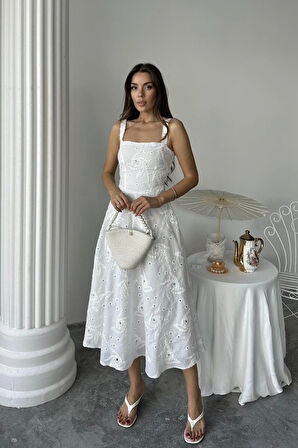 Beyaz Arkası Korse Detaylı Uzun Elbise