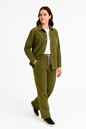 Kadife Oversize Takım – Gömlek Ve Pantolon İkili et Füme Corduroy Şıklığı, Rahat Ve Zarif Duruş Yumuşak Dokulu Kadife Kumaş, Düğmeli Gömlek Üst Ve astikli Pantolon Alt Parça Ile Gün Boyu Konfor Haki