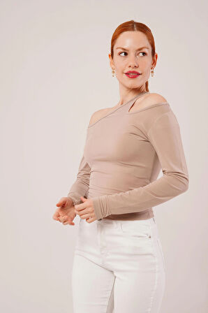 Omuz Dekolte Detaylı Krem Bluz