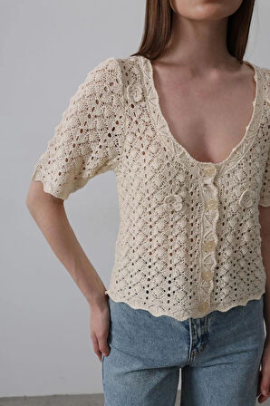 Çiçek Detaylı Düğmeli Triko  Ekru