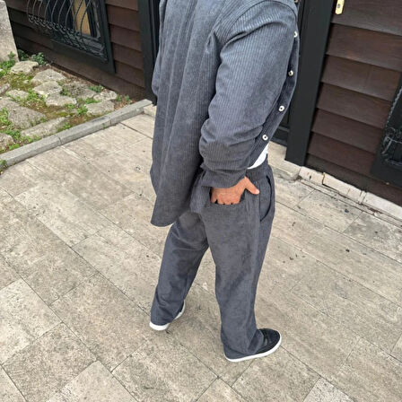 Erkek Kadife Oversize Takım – Gömlek Ve Pantolon İkili et Füme Corduroy Şıklığı, Rahat Ve Zarif Duruş Yumuşak Dokulu Kadife Kumaş, Düğmeli Gömlek Üst Ve astikli Pantolon Alt Parça Ile Gün Boyu Konfor Füme