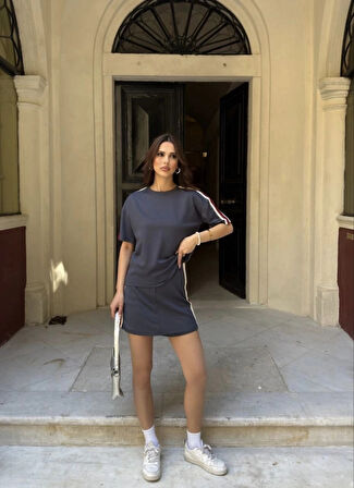 Osy odal Yumuşak Dokulu Kumaş Parçalı Bisiklet Yaka Tshirt ini Şortlu Etek İkili Takım  Füme