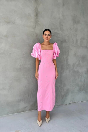 Pembe İşlemeli Kolu Garnili Elbise