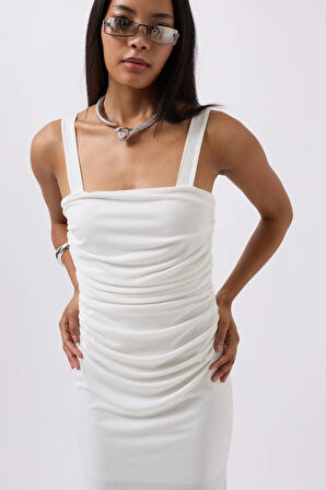 Yırtmaç Detay ırt Dekolte Elbise