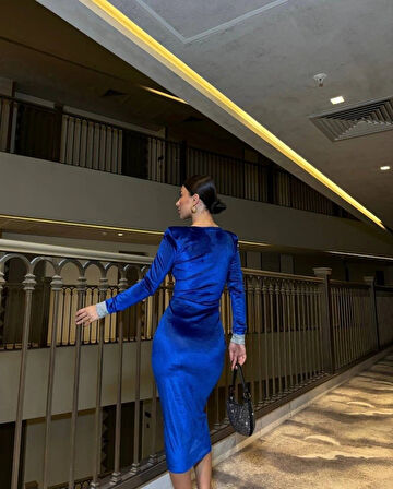 Kadın Bisiklet Yaka Vatkalı anşet Detay Kadife Kumaş idi Boy Elbise