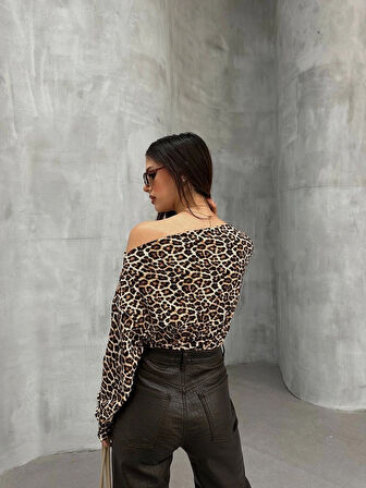 Kadın Leopar Desenli Düşük Omuzlu Bluz