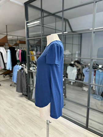 Kadın Türlü Viskon Kumaş Yırtmaç Detaylı Bluz