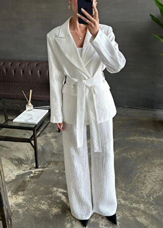 Ekru Beli Kuşaklı Ceket Ve Pantolon Parlak Takım