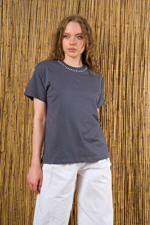 Yakası Taşlı Tshirt  Füme