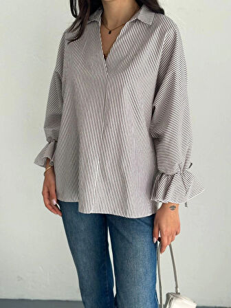 Arkası Asimetrik Yırtmaç Kesim Detaylı Cizgili Bluz Gömlek  Gri
