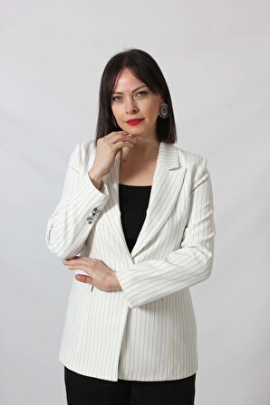 1906 Beyaz Çizgili Fermuarlı Cep Aksesuarlı  Kadın Büyük Beden Blazer Ceket
