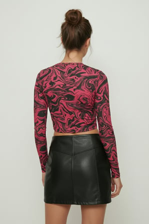 Kadın Siyah Bisiklet Yaka Desenli Crop Bluz NJ74