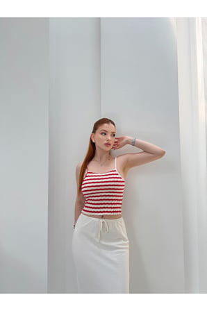 Kadın Kırmızı-Ekru Çizgili Triko Crop Bluz JF19