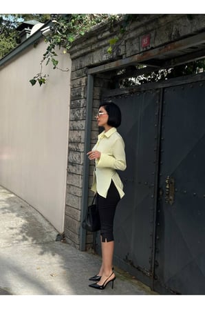 Kadın Sarı Kanca Kapamalı Sırt Bağlama Detaylı Gömlek YEL221805
