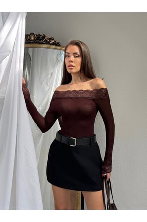 Kadın Bordo Madonna Yaka Dantel Detaylı Bluz FRV12