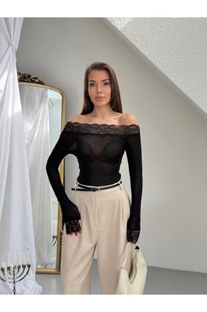 Kadın Bordo Madonna Yaka Dantel Detaylı Bluz FRV12