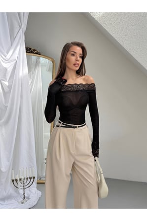 Kadın Bordo Madonna Yaka Dantel Detaylı Bluz FRV12