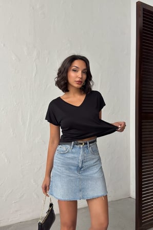 Kadın Siyah V Yaka Kısa Basic T-Shirt NJ138