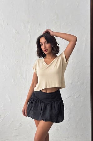 Kadın Krem V Yaka Kısa Basic T-Shirt NJ138