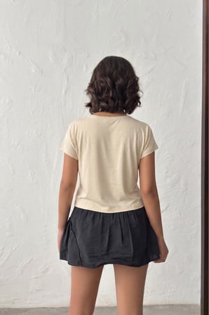 Kadın Krem V Yaka Kısa Basic T-Shirt NJ138