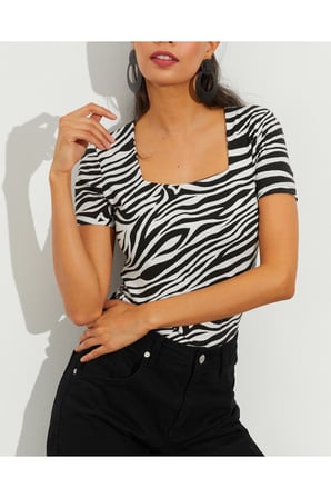 Kadın Beyaz-Siyah Kare Yaka Zebra Desenli Bluz APP1221