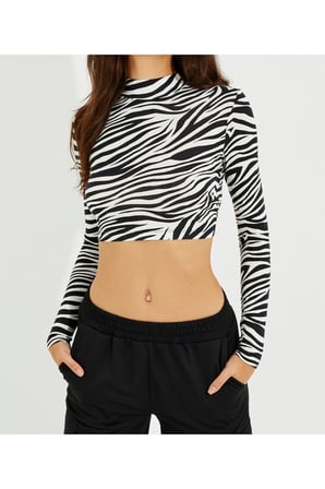 Kadın Beyaz-Siyah Sırtı Açık Zebra Desenli Crop Bluz APP1232