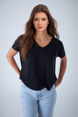 Kadın Siyah U Yaka Rahat T-Shirt APP1312