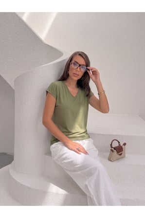 Kadın Lacivert V Yaka Dökümlü Basic T-Shirt NJ142