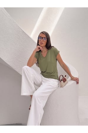 Kadın Lacivert V Yaka Dökümlü Basic T-Shirt NJ142