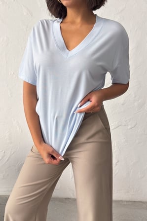 Kadın Açık Mavi V Yaka Kısa Kollu Basic T-Shirt NJ144