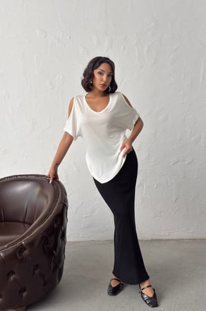 Kadın Siyah Kolları Pencere Detaylı Basic T-Shirt NJ153