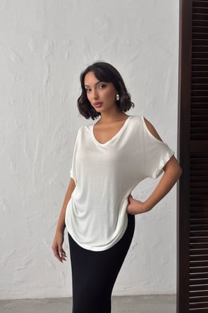 Kadın Siyah Kolları Pencere Detaylı Basic T-Shirt NJ153