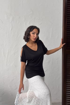 Kadın Siyah Kolları Pencere Detaylı Basic T-Shirt NJ153