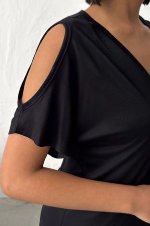 Kadın Siyah Kolları Pencere Detaylı Basic T-Shirt NJ153