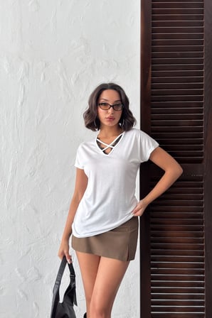 Kadın Beyaz Tül Detaylı V Yaka T-Shirt NJ160