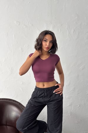 Kadın Saks V Yaka Kısa Kollu Slim Fit T-Shirt NJ140