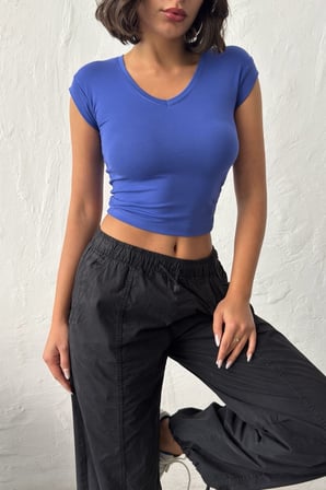 Kadın Saks V Yaka Kısa Kollu Slim Fit T-Shirt NJ140