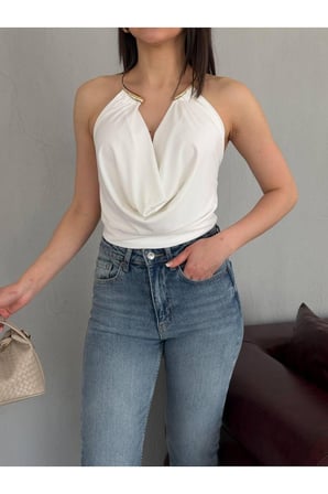 Kadın Beyaz Aksesuarlı Degaje Yaka Bodysuit ELT302